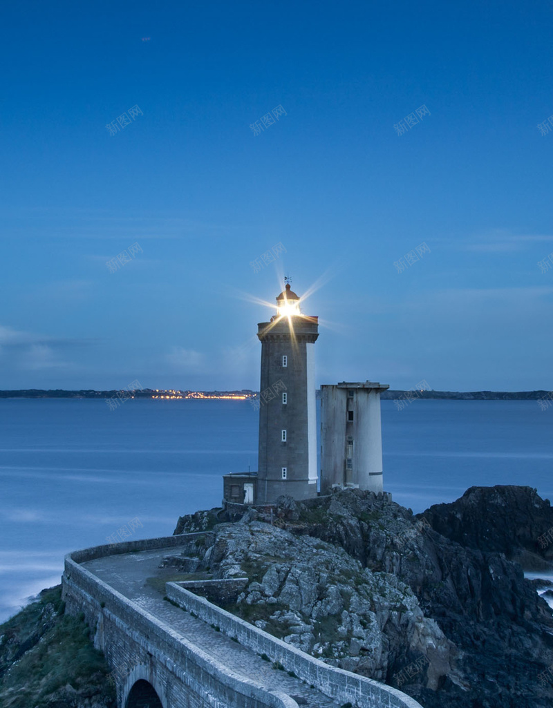 大海蓝色灯塔jpg设计背景_新图网 https://ixintu.com 灯塔 蓝色 大海 风景 摄影 H5 h5