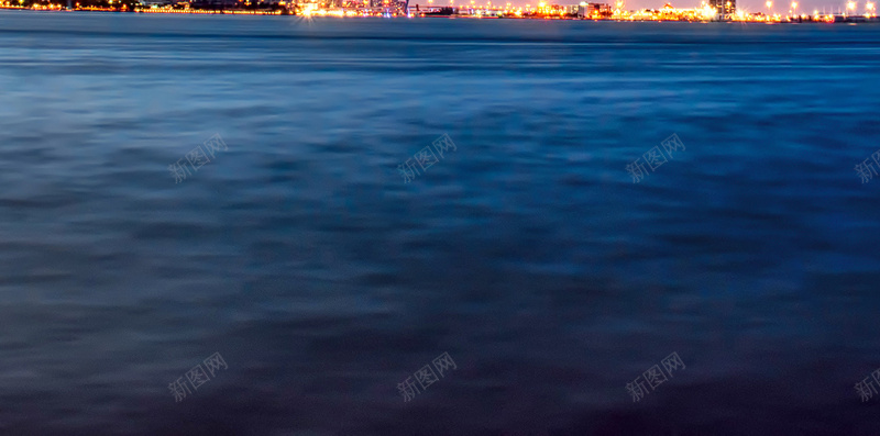 海边城市H5背景jpg设计背景_新图网 https://ixintu.com 海边 城市 建筑 天空 蓝色 H5背景 大气 H5 h5