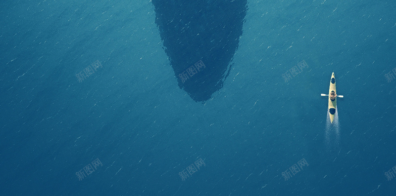 蓝色简约大鱼影子H5背景素材jpg设计背景_新图网 https://ixintu.com 大鱼 小船 影子 简约 蓝色 海面 H5 开心 快乐 文艺 小清新