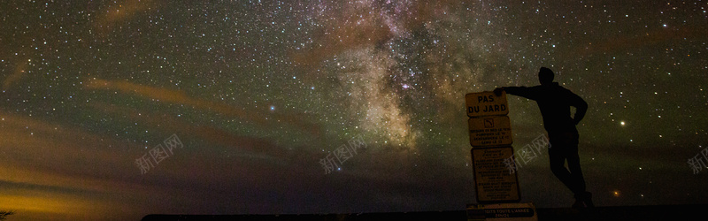 淘宝旅行banner背景jpg设计背景_新图网 https://ixintu.com 星空 夜晚 人 旅行 天文 淘宝 浪漫 banner背景 海报banner 星云 星海 星际 摄影 风景