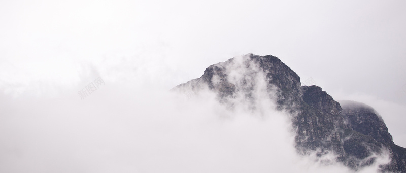 雾中高山bannerjpg设计背景_新图网 https://ixintu.com 海报banner 摄影 风景 雾气自然风景摄影高山