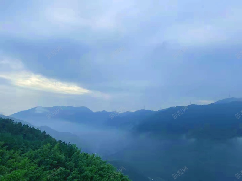山顶风景与你分享jpg设计背景_新图网 https://ixintu.com 风景 山 树林 天空