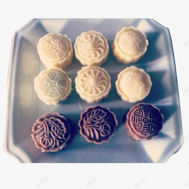 糯米红豆冰皮月饼png免抠素材_新图网 https://ixintu.com 产品实物 月饼 糯米红豆冰皮 美味的鲜奶红豆冰