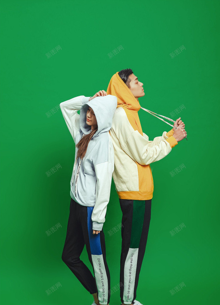 一男一女背靠背服装海报png免抠素材_新图网 https://ixintu.com 服装 海报 背靠背