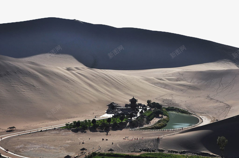 鸣沙山月牙泉png免抠素材_新图网 https://ixintu.com 月牙泉 沙漠 风景名胜 风景素材