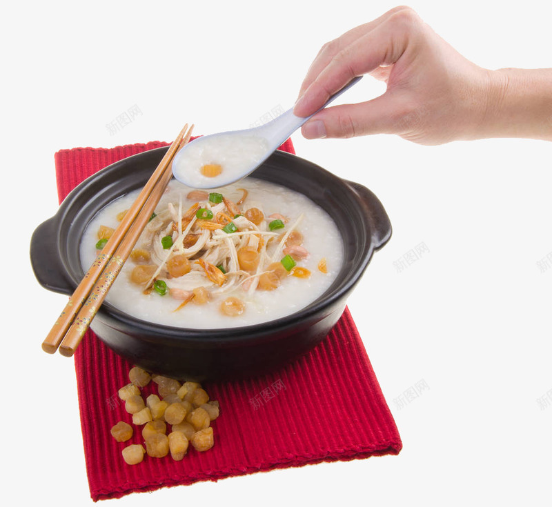 用瓷勺吃粥png免抠素材_新图网 https://ixintu.com 主食 佳肴 养胃 吃粥 海鲜 海鲜粥 粥 美味的 美食 菜粥 营养 虾蟹粥 食物