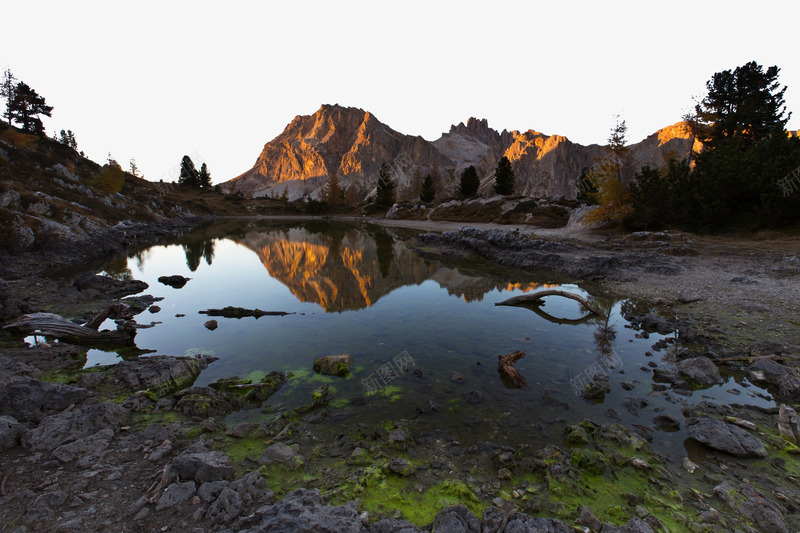 夕阳下安静的山与水png免抠素材_新图网 https://ixintu.com 夕阳 安静 山 水