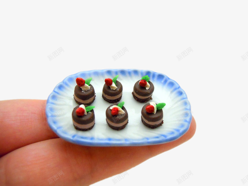 精致的小蛋糕工艺品png免抠素材_新图网 https://ixintu.com 工艺品 盘子 美食 蛋糕 袖珍