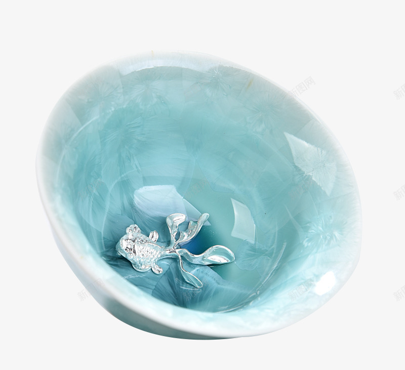 青色瓷釉银杯png免抠素材_新图网 https://ixintu.com 瓷釉茶具 精致银杯 绿色茶杯 银杯 银鱼杯底 青色茶杯