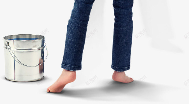 装修刷油漆的女孩png免抠素材_新图网 https://ixintu.com 刷油漆的女孩 装修 装修素材 装修过程