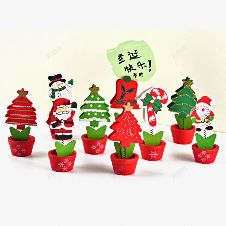 圣诞老人办公桌卡片装饰png免抠素材_新图网 https://ixintu.com 产品实物 办公桌 卡片 卡通 圣诞节 礼物 花盆 装饰品