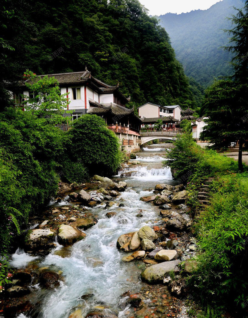 雪山下的建筑png免抠素材_新图网 https://ixintu.com 景色 河流 瀑布 石头 美景 雪山 雪山瀑布