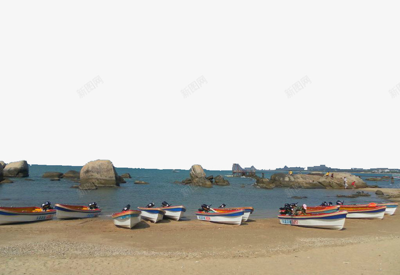 停在海滩上的船png免抠素材_新图网 https://ixintu.com 大海 小船 海南风光 海岸 海湾 海边 渔船 码头 航行