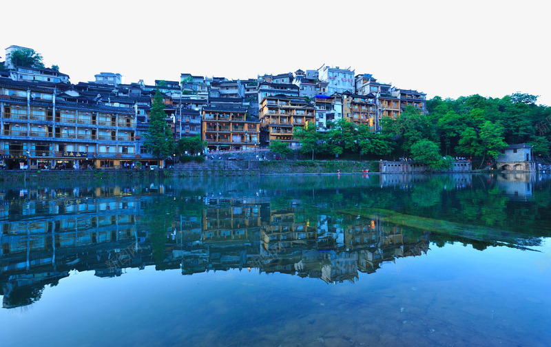 凤凰古城倒影png免抠素材_新图网 https://ixintu.com 倒影 凤凰古城 古城 古建筑 地方景点 城市建筑 城楼 实物图 小桥 建筑 摄影图 旅游景点 河流 湖南 自然景观