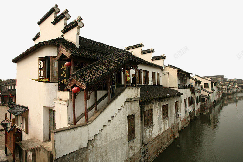 白墙小巷png免抠素材_新图网 https://ixintu.com 中国风 古镇 古镇剪影 小巷 屋檐 建筑 摄影 江南水乡 江南雨巷 河流 白墙