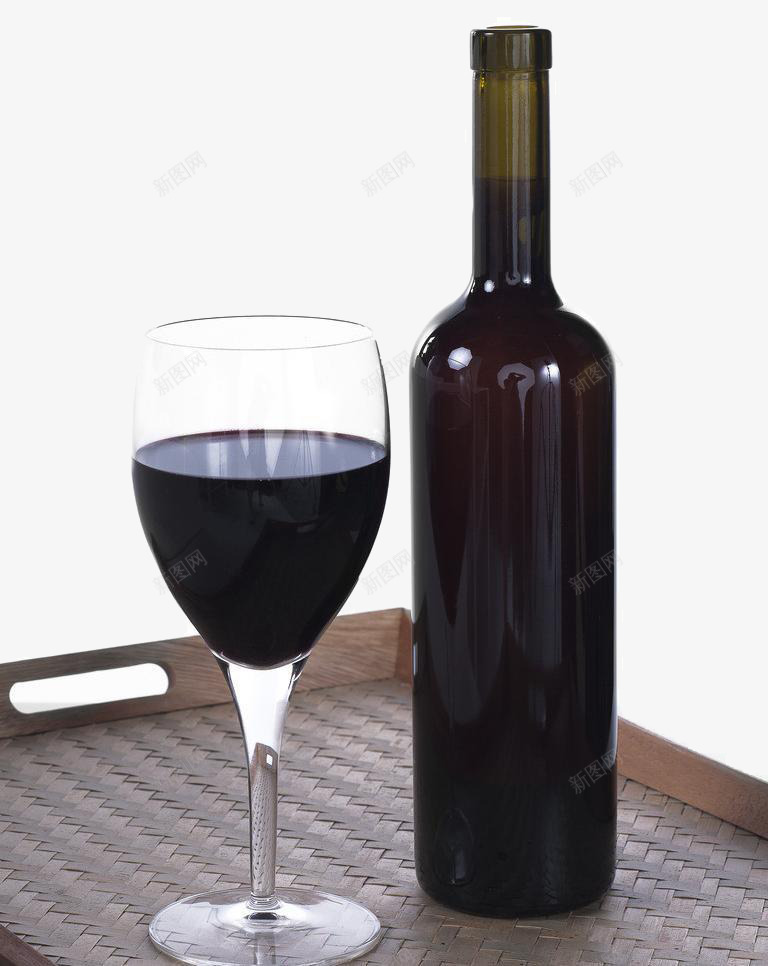 托盘上的红酒瓶png免抠素材_新图网 https://ixintu.com 产品实物 托盘 红酒瓶 食品茶酒