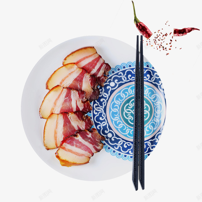 中国风美食麻辣腊肉装饰png免抠素材_新图网 https://ixintu.com 一双筷子 四川腊肉 红色辣椒 美味菜肴 腊肉美食 青花瓷盘