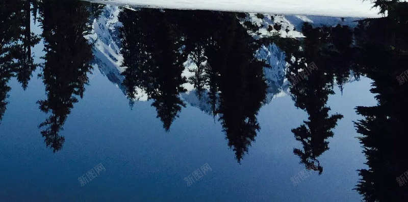 雪山下平静的湖面png免抠素材_新图网 https://ixintu.com 树 湖 雪山