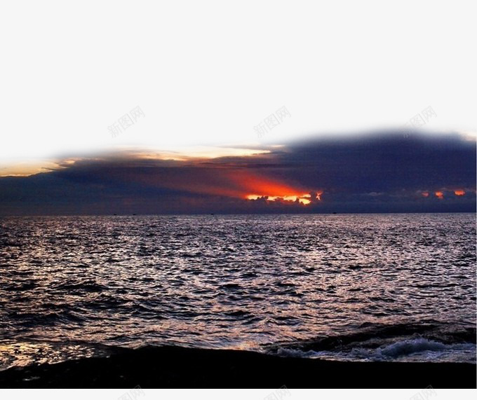 美丽的海景png免抠素材_新图网 https://ixintu.com 云朵 仲夏夜 仲夏夜之梦 光线 夏天 夜晚 海洋 海面 深夜 阳光