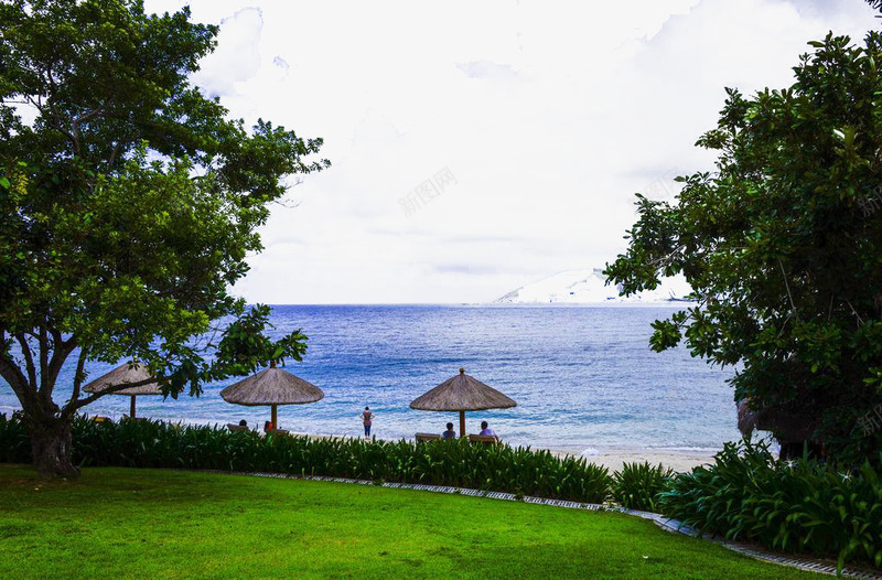 惬意的海边休闲png免抠素材_新图网 https://ixintu.com 休闲 大海 旅游 海南景色 海南风光 海边风景 热带树