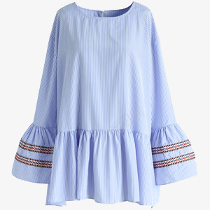 摄影蓝色调温度额荷叶边女装png免抠素材_新图网 https://ixintu.com 女装 摄影 温度 荷叶 蓝色