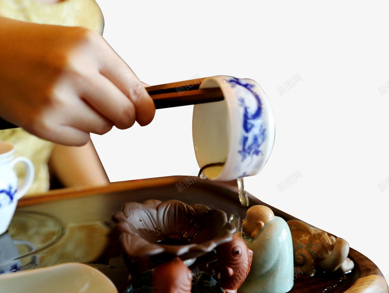 茶艺洗杯png免抠素材_新图网 https://ixintu.com 中国文化 泡茶 泡茶手势 洗杯子 茶具 茶文化 茶杯 茶艺 茶艺师 茶艺表演 茶道 茶饮