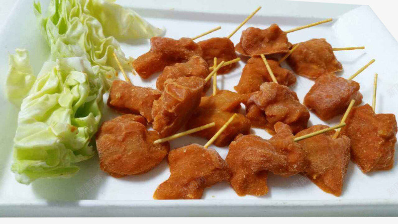 香辣休闲零食牙签肉png免抠素材_新图网 https://ixintu.com 休闲小吃 牙签肉 蔬菜 香辣串串香