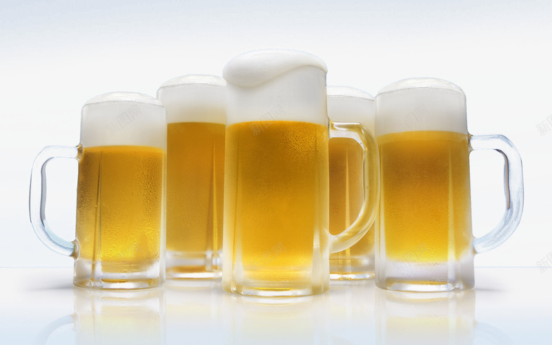 啤酒玻璃杯png免抠素材_新图网 https://ixintu.com 冒泡的啤酒 啤酒 玻璃杯 饮料