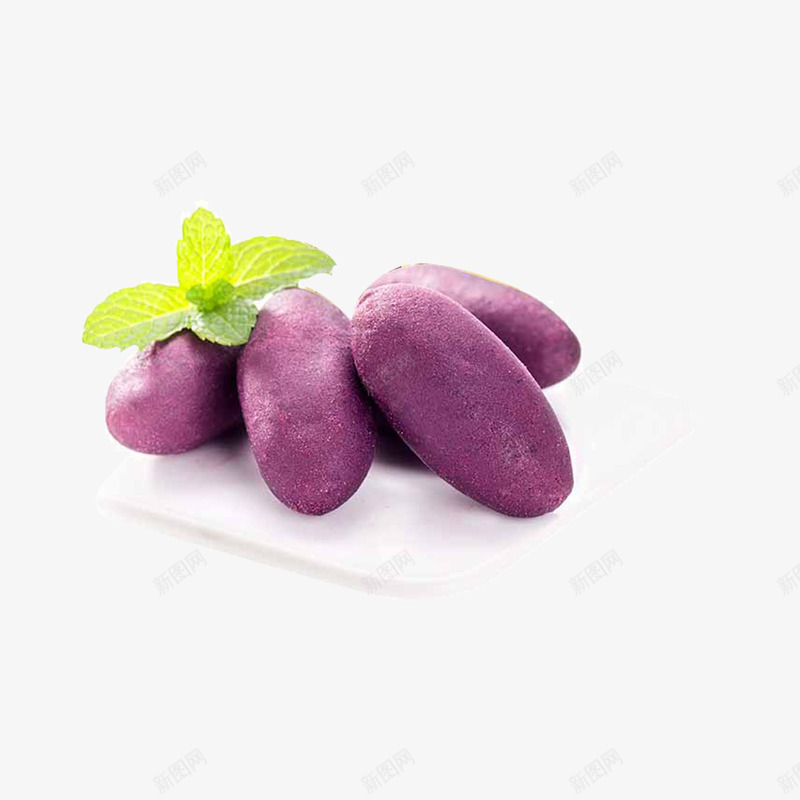 一碟漂亮的紫薯食物png免抠素材_新图网 https://ixintu.com 叶子设计 小吃设计 杂粮设计 紫薯饼 零食 零食设计