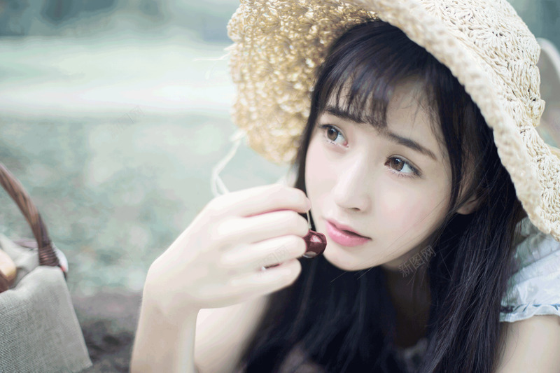 清净的安逸女孩png免抠素材_新图网 https://ixintu.com 女人 安静 帽子 青色