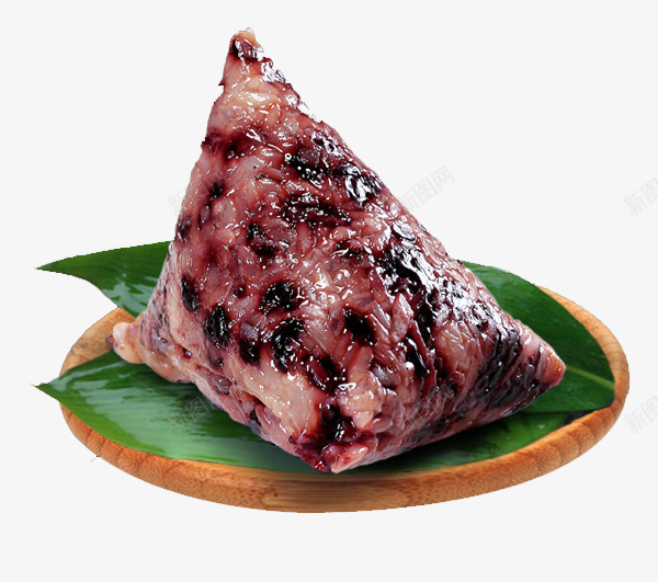 紫米肉粽摄影特写png免抠素材_新图网 https://ixintu.com 产品实物 传统美食 免抠PNG 木盘 端午节 粽叶 粽子 粽子照片 紫米肉粽摄影特写 鲜肉粽