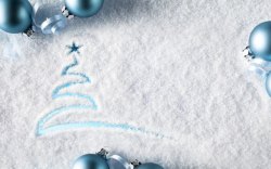 小球点缀蓝色小球积雪圣诞点缀高清图片