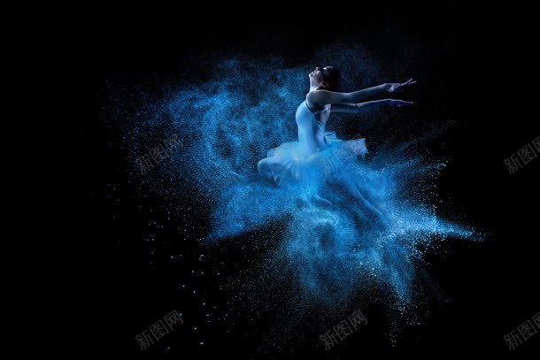 纯色背景芭蕾舞者蓝色烟雾效果合成jpg设计背景_新图网 https://ixintu.com 合成 效果 烟雾 素材 纯色展板背景 背景 舞者 芭蕾 蓝色