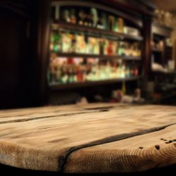 实木吧台桌子酒吧桌子摄影高清图片