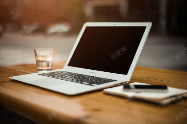 工作书台苹果笔记本电脑水杯jpg设计背景_新图网 https://ixintu.com 工作 水杯 电脑 笔记本 苹果
