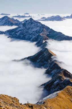 巍峨山川云海云雾背景