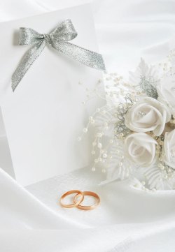 温馨婚礼场景玫瑰与戒指高清图片