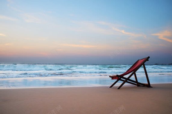 海边的沙滩椅背景