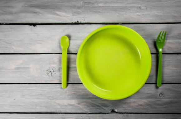 绿色盘子汤勺叉子背景