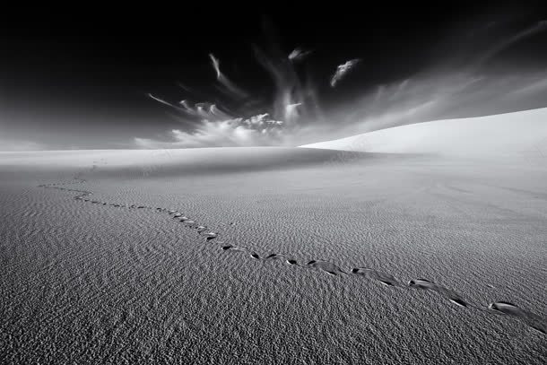 灰色沙漠上的脚印海报背景jpg设计背景_新图网 https://ixintu.com 沙漠 海报 灰色 背景 脚印