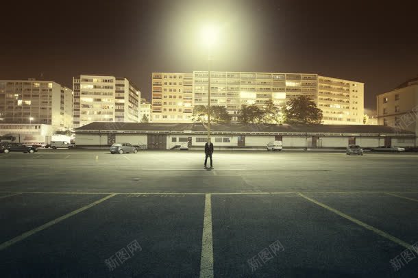 篮球场夜幕下的孤独身影jpg设计背景_新图网 https://ixintu.com 夜幕 孤独 篮球场 身影