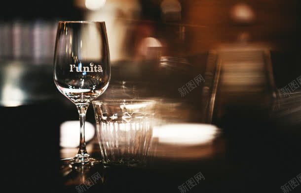 红酒杯玻璃壁纸jpg设计背景_新图网 https://ixintu.com 壁纸 玻璃 酒杯