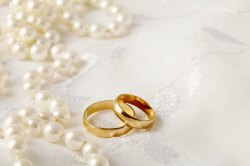 天然珍珠戒指珍珠项链和戒指高清图片