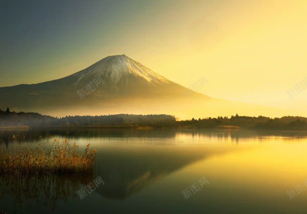 日本富士山黄色天空光效场景jpg设计背景_新图网 https://ixintu.com 场景 天空 富士山 日本 美丽的富士山 黄色