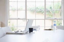 白色办公用品白色简约办公用品高清图片