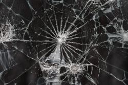 玻璃碎片背景打碎的玻璃背景高清图片