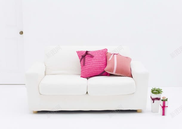 白色沙发粉色抱枕海报背景jpg设计背景_新图网 https://ixintu.com 沙发 海报 白色 粉色 背景