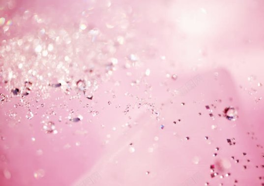 粉色花瓣上的水珠海报背景