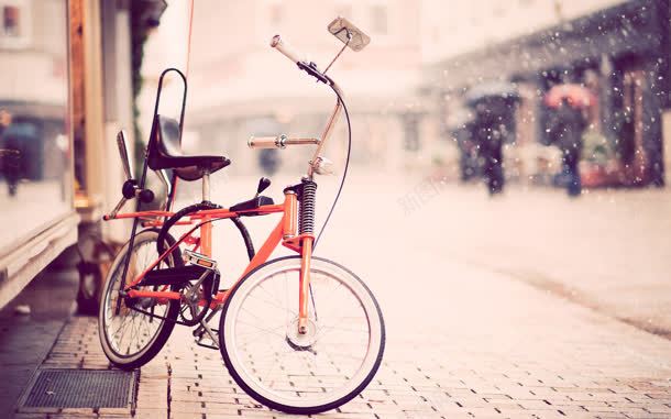 下雪街道红色自行车jpg设计背景_新图网 https://ixintu.com 下雪 红色 自行车 街道