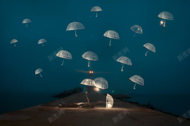 蓝色夜景白色雨伞jpg设计背景_新图网 https://ixintu.com 夜景 白色 蓝色 雨伞